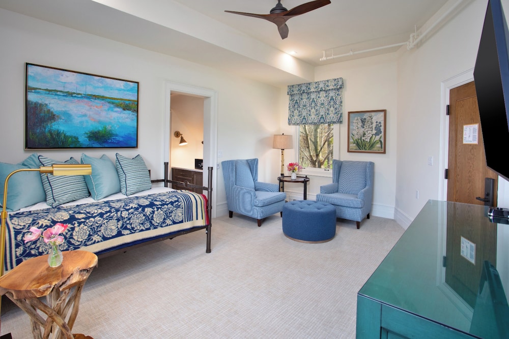 Superior Room, 1 King Bed with Sofa bed photo 1