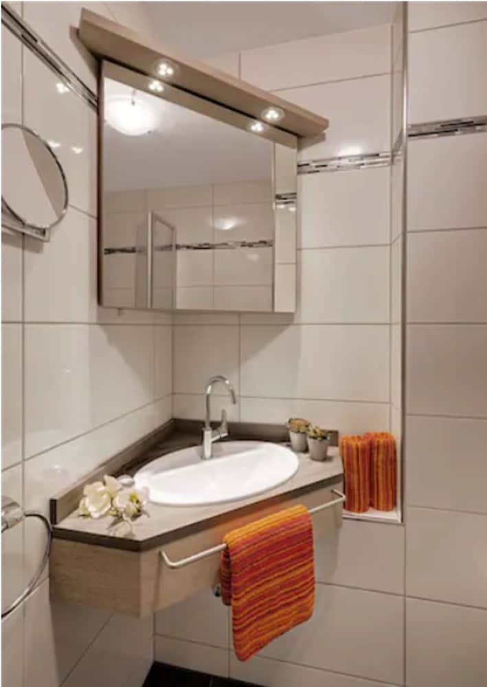 Standard Double Room, 1 Bedroom, Non Smoking, Refrigerator - Photo 5