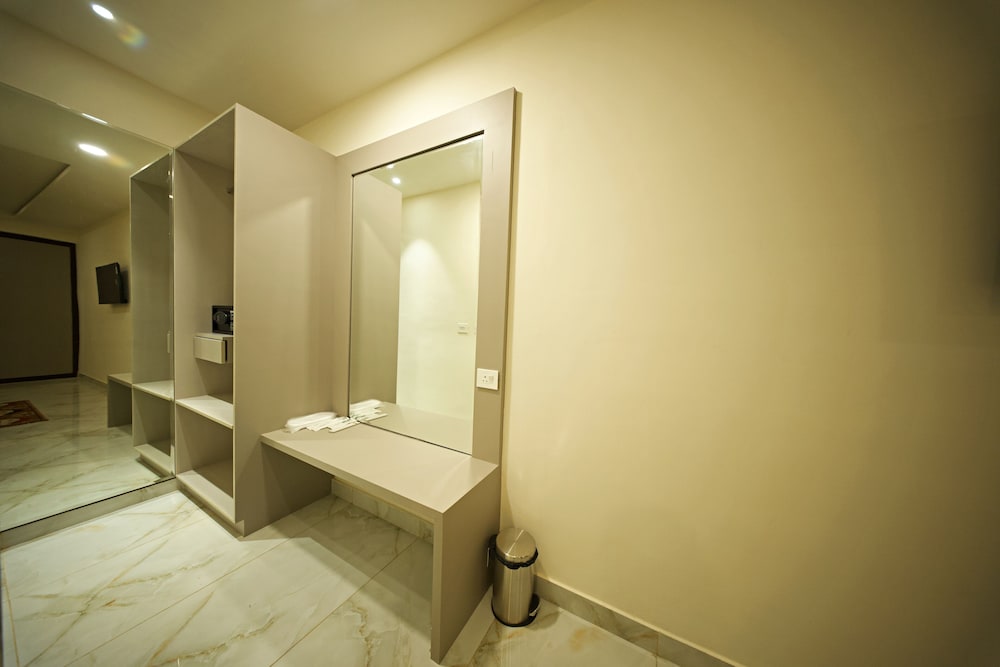 Deluxe Room, 2 Twin Beds - Photo 6