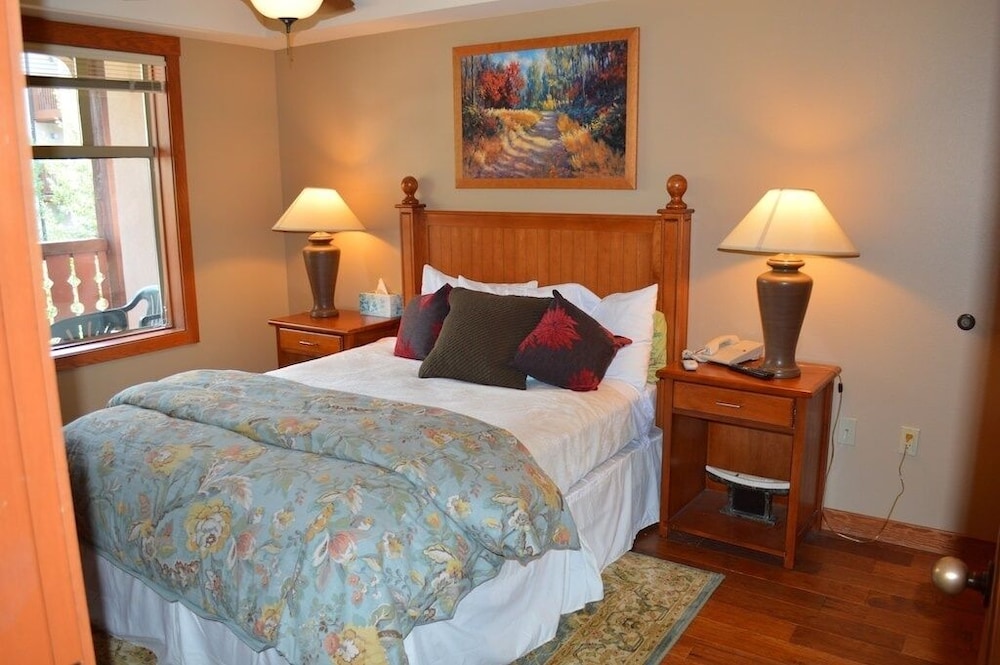 Condo, 2 Bedrooms photo 2