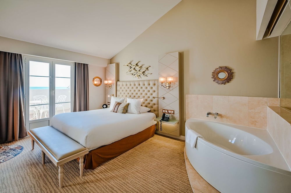 Suite, 1 King Bed (Tropezienne)