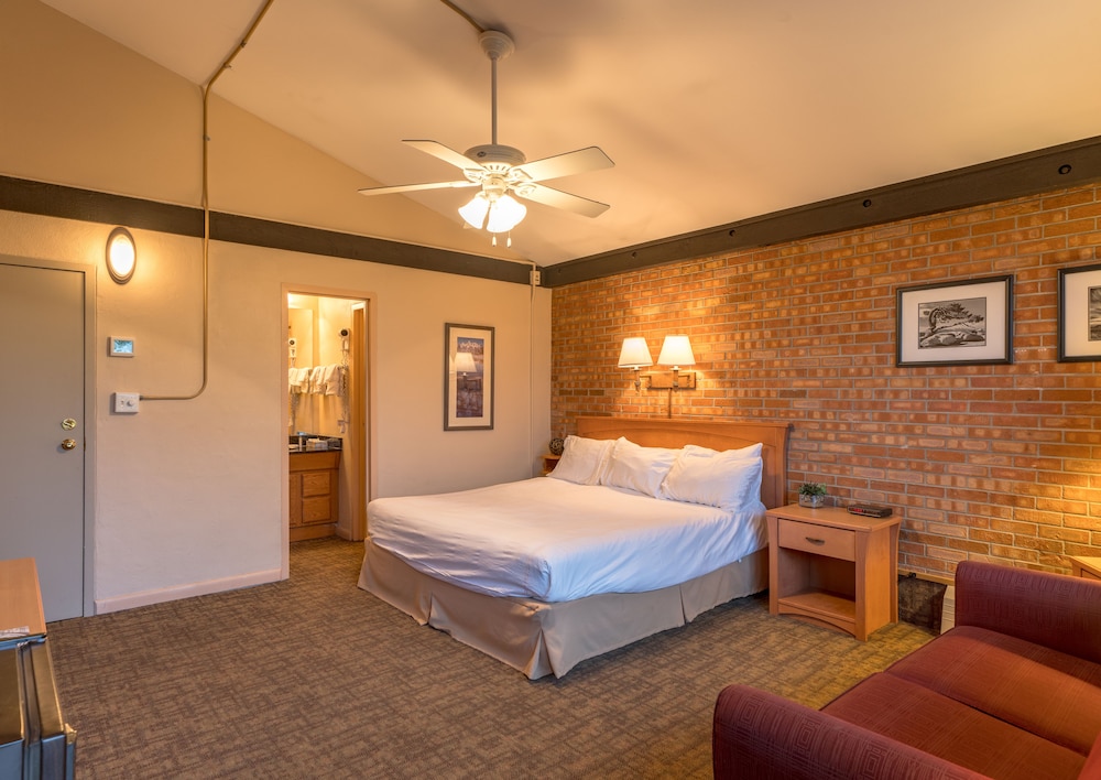 Deluxe Room, 1 King Bed - Photo 4
