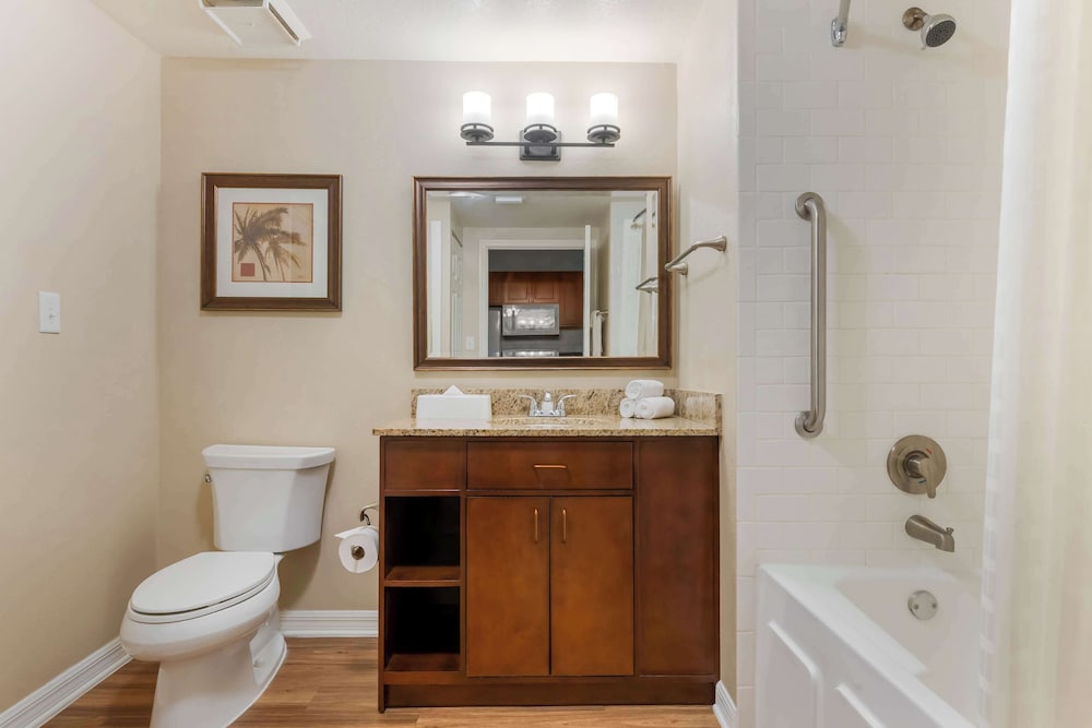 2 Bedroom 1 King 2 Doubles Suite Roll-In Shower thumbnail 6