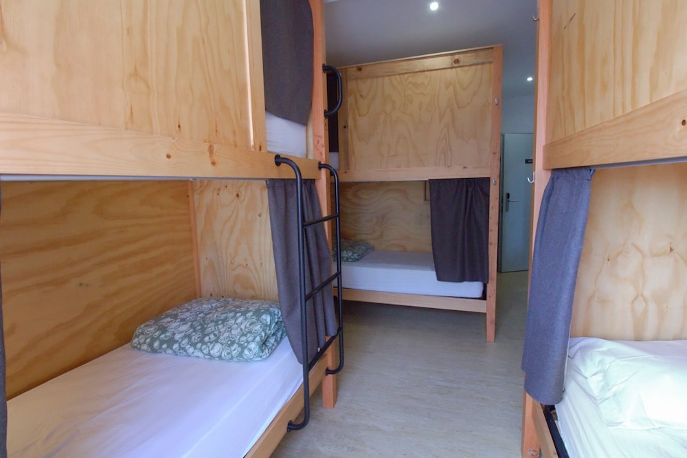 Bed in 6 mix Dorm w/private wc photo 2