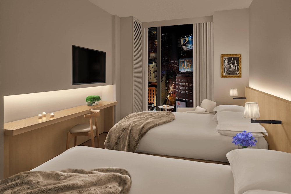 Family Room (Connector, 2 Double Beds & 1 King Bed)