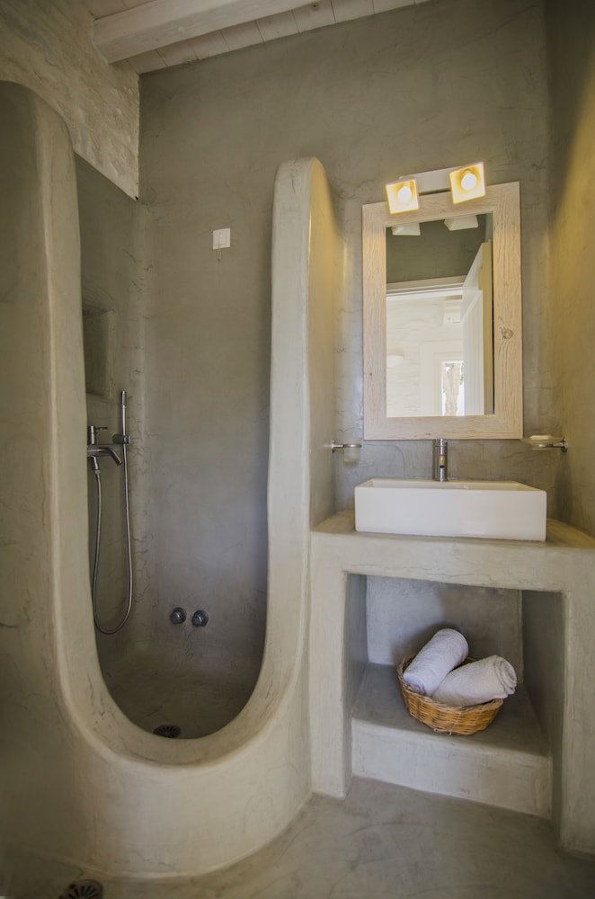 Traditional Double Room (Economy) - Photo 13