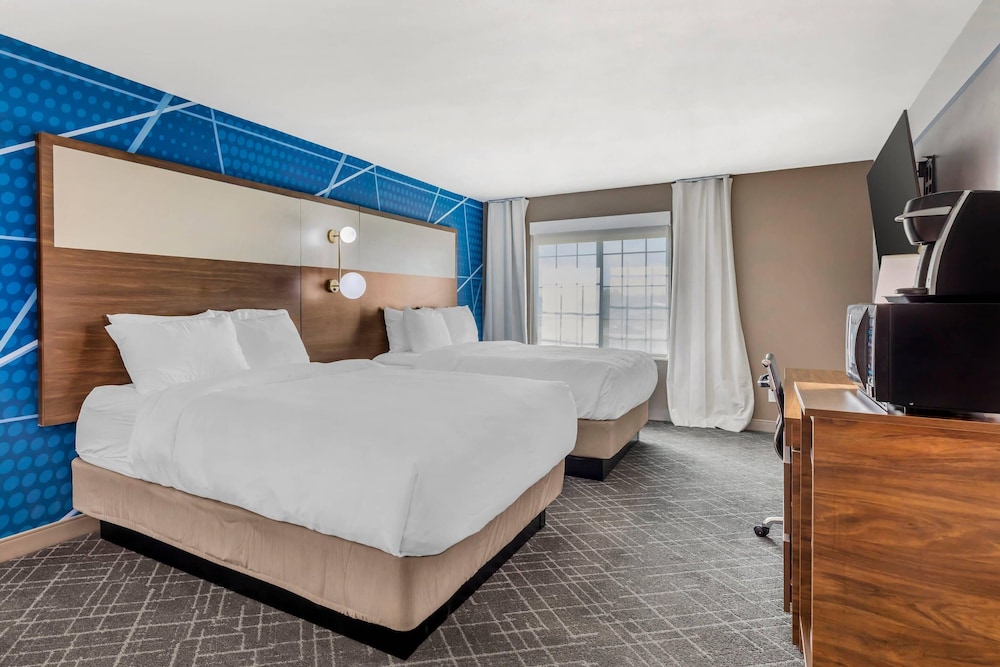 Standard Room, 2 Queen Beds, Non Smoking - Photo 1