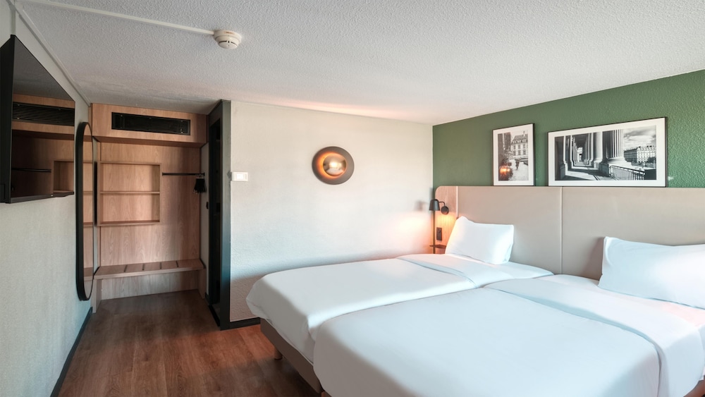 Standard Room, 2 Twin Beds - Photo 1