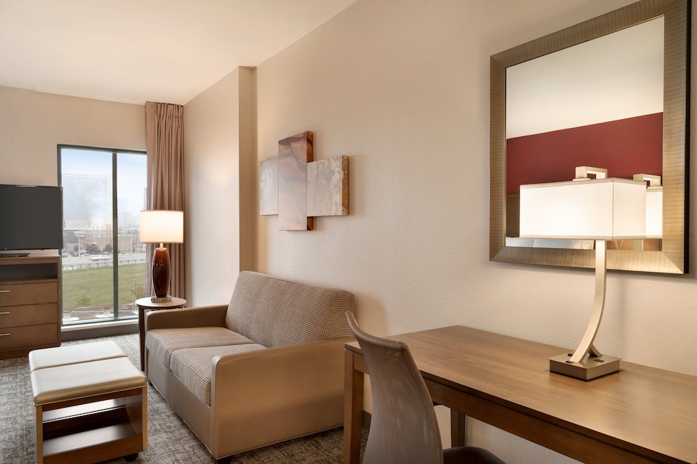 Studio Suite, Multiple Beds, Kitchen