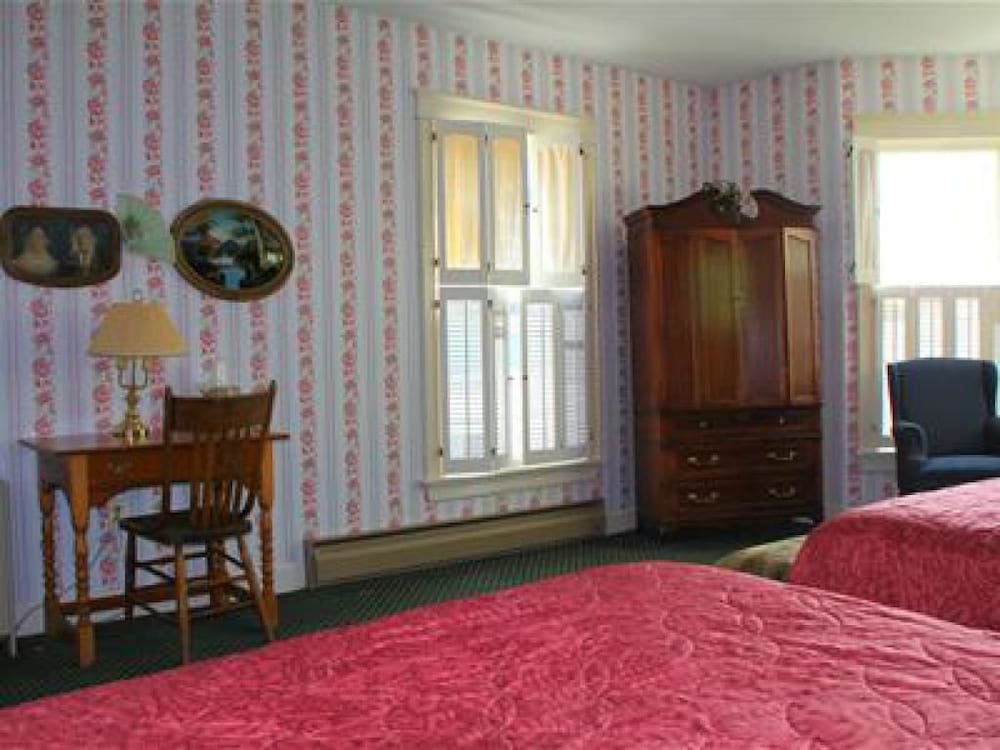 Premium Double Room, Ensuite (VICTORIAN TWO QUEEN ) - Photo 6