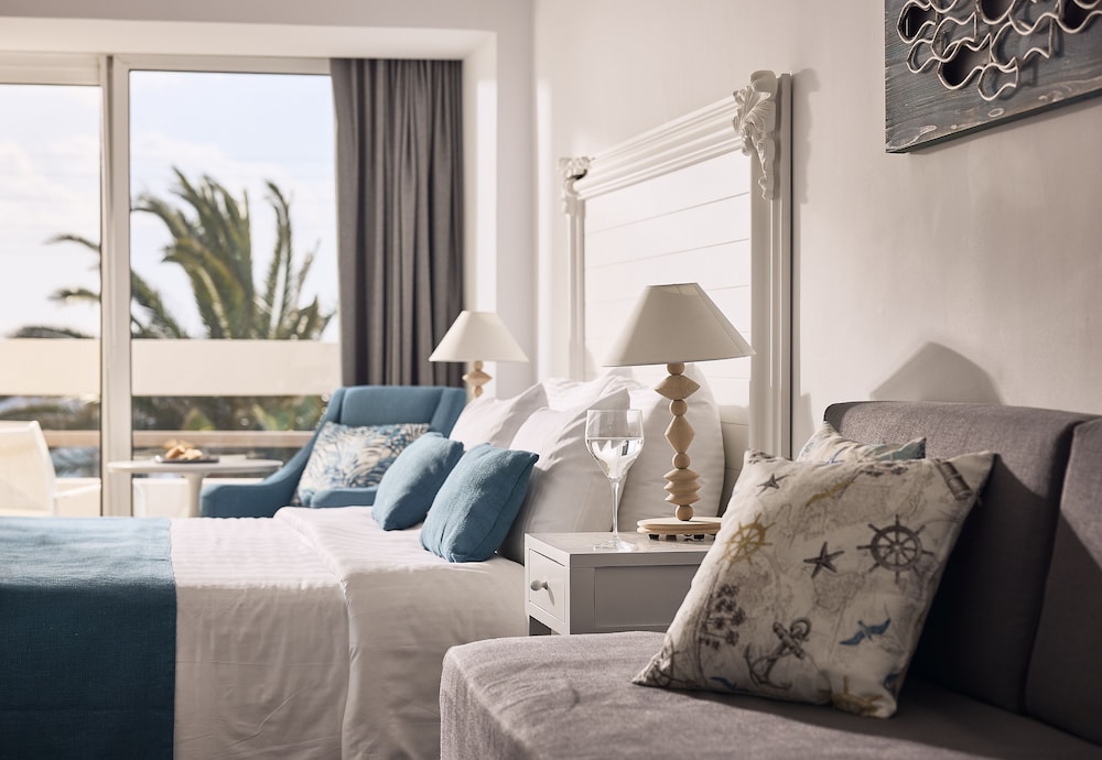 Double Or Twin Room, Partial Sea View photo 3