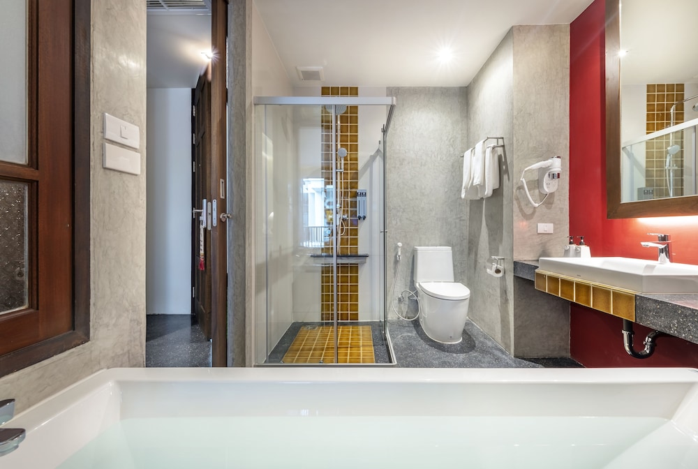 Deluxe Room, 2 Twin Beds, Pool View - Photo 8