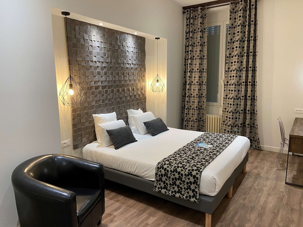 Standard Room, Multiple Beds - Photo 1