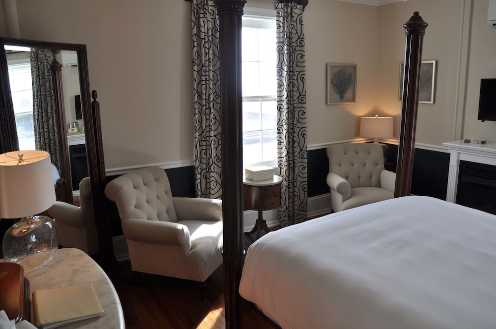 Room (Room 2)