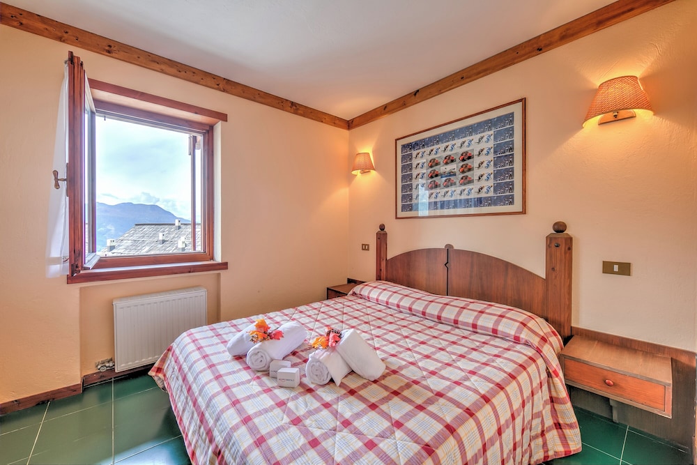 Family Apartment, Multiple Bedrooms, Mountainside (Grange Hike & Ski - 38D Sestriere) photo 1