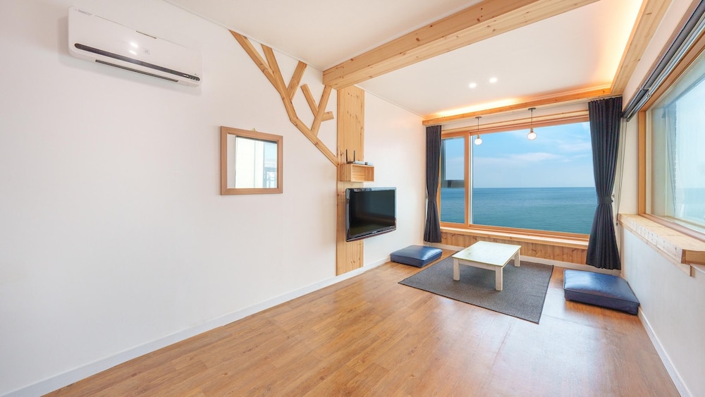 Basic Room, 1 Bedroom (301) - Photo 5