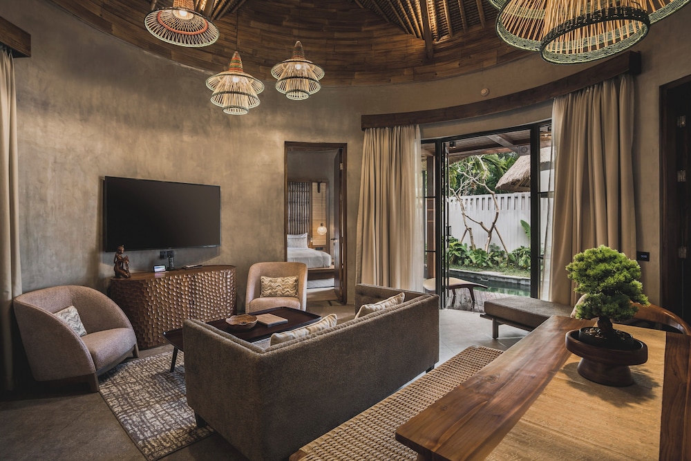 Grand Two Bedroom Villa with Private Pool - Photo 7