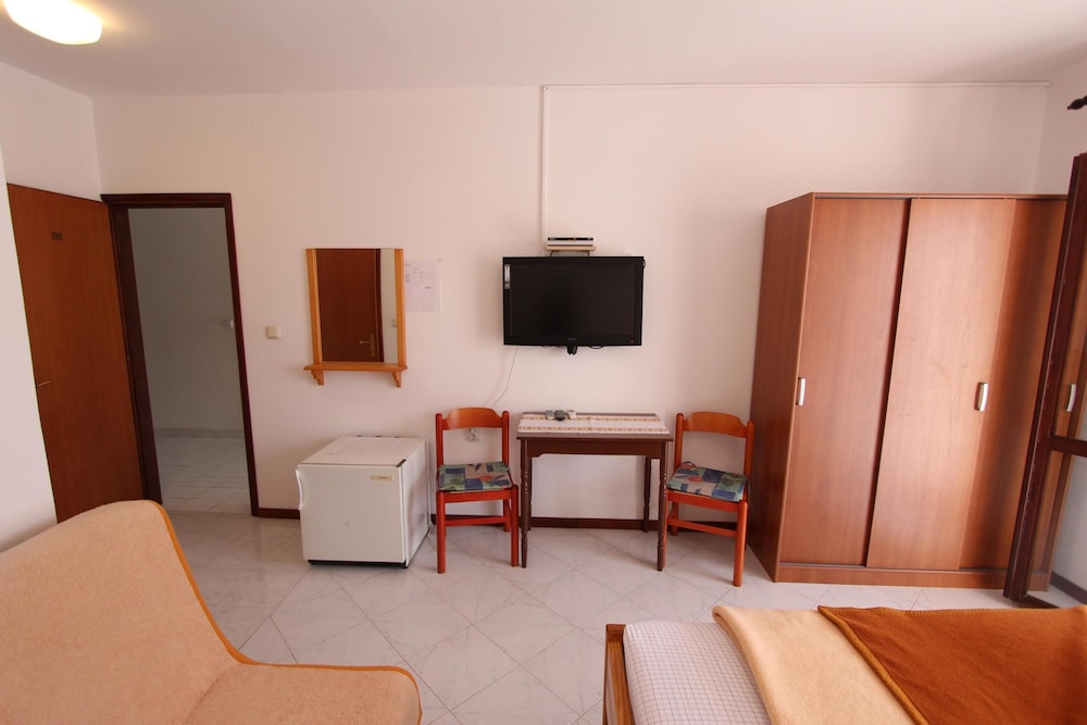 Double Room, Balcony - Photo 3
