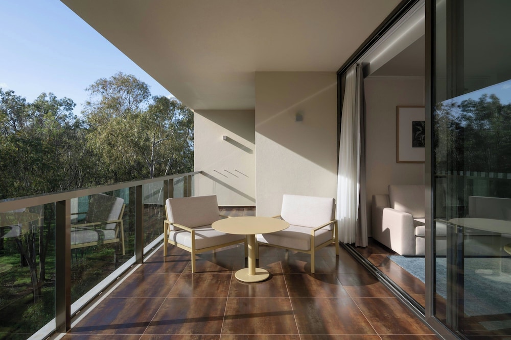Suite, 1 Bedroom, Pool View (Balcony) - Photo 9