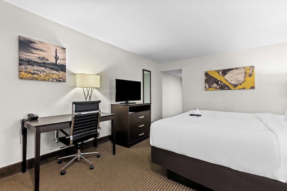 Standard Room, 1 King Bed, Accessible, Non Smoking - Photo 3