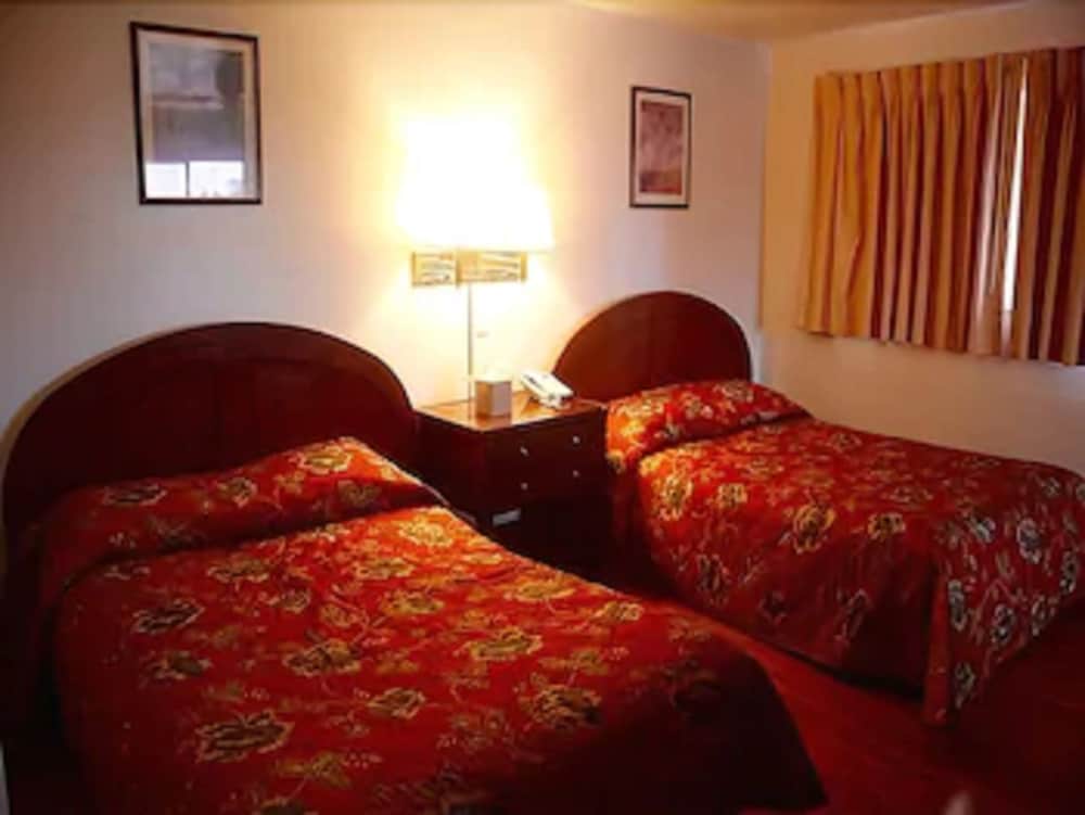 Standard Room, 2 Double Beds photo 2