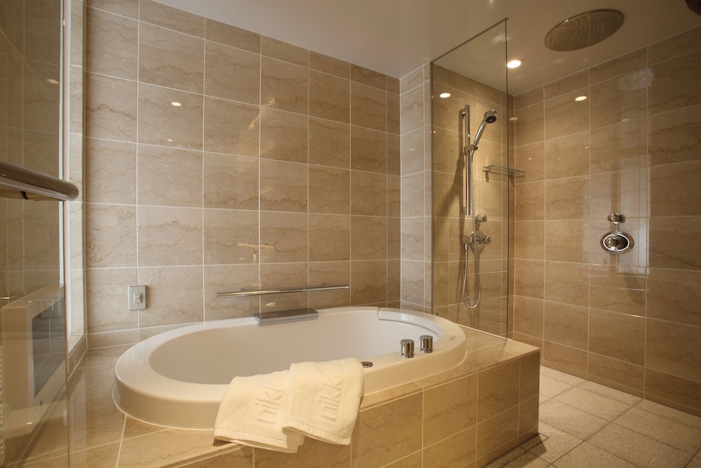 High Floor Luxe Deluxe King Room, Non-Smoking, 44sqm - Photo 11