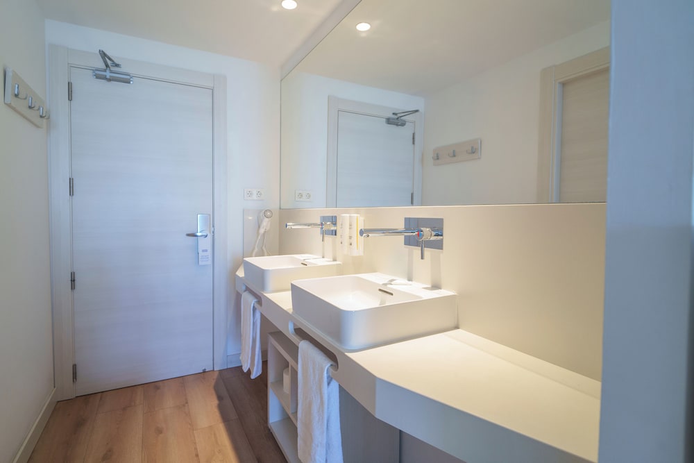 Double Room, Partial Sea View (2 Adults) - Photo 6