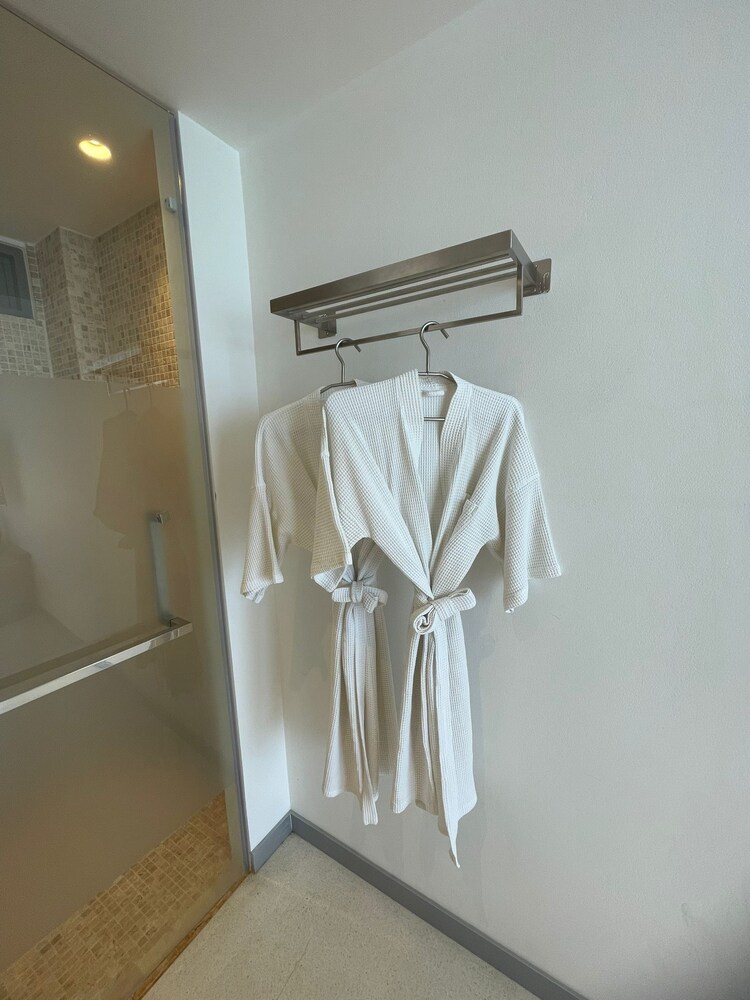 King Suite with Ocean View - Photo 8