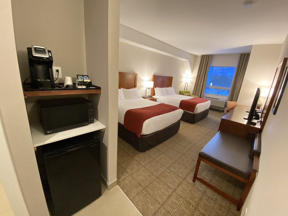 Standard Room, 2 Queen Beds, Non Smoking - Photo 2