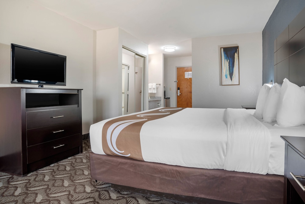 Suite, 1 King Bed, Non Smoking - Photo 8