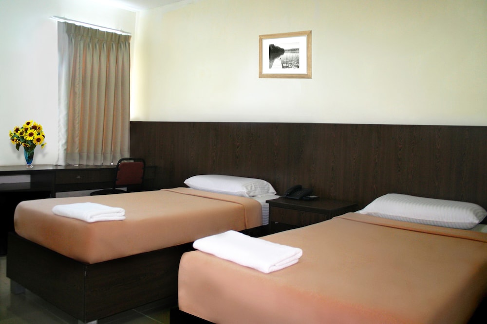 Standard Room, 2 Twin Beds photo 3