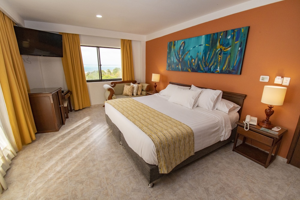 Junior Double Room, Jetted Tub - Photo 4