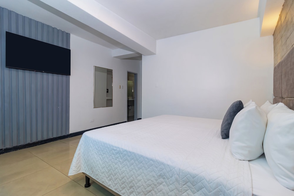 Deluxe Double Room, 1 King Bed photo 3