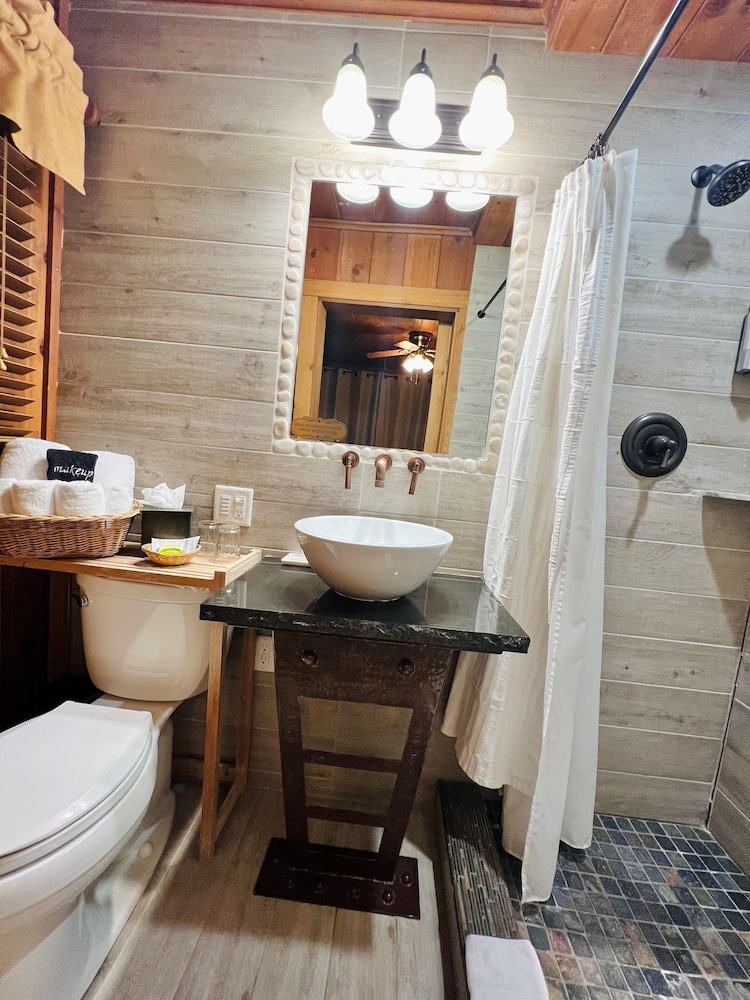 Rustic Retreat, Queen Studio photo 2