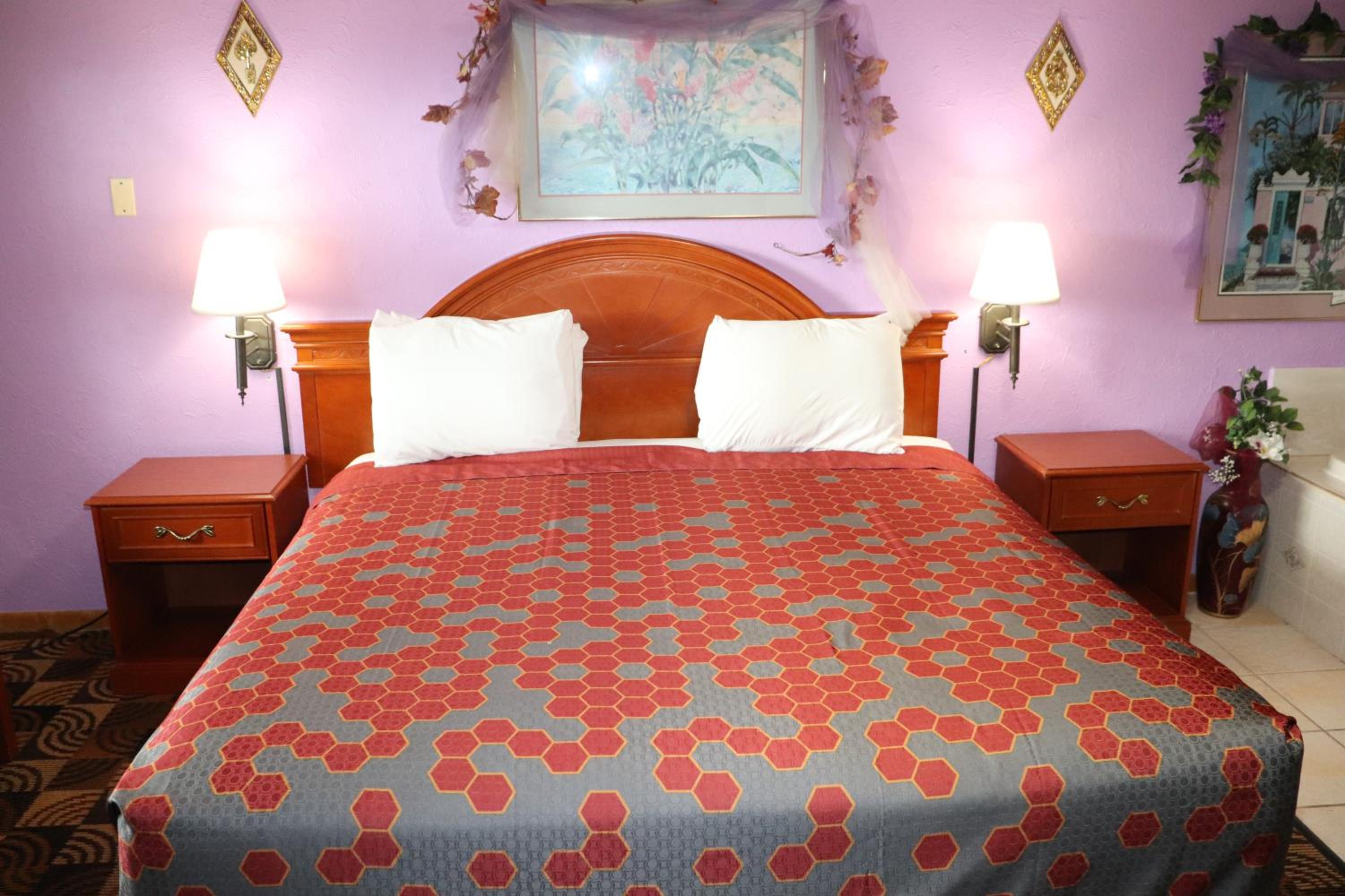 Honeymoon Suite King Bed photo 1
