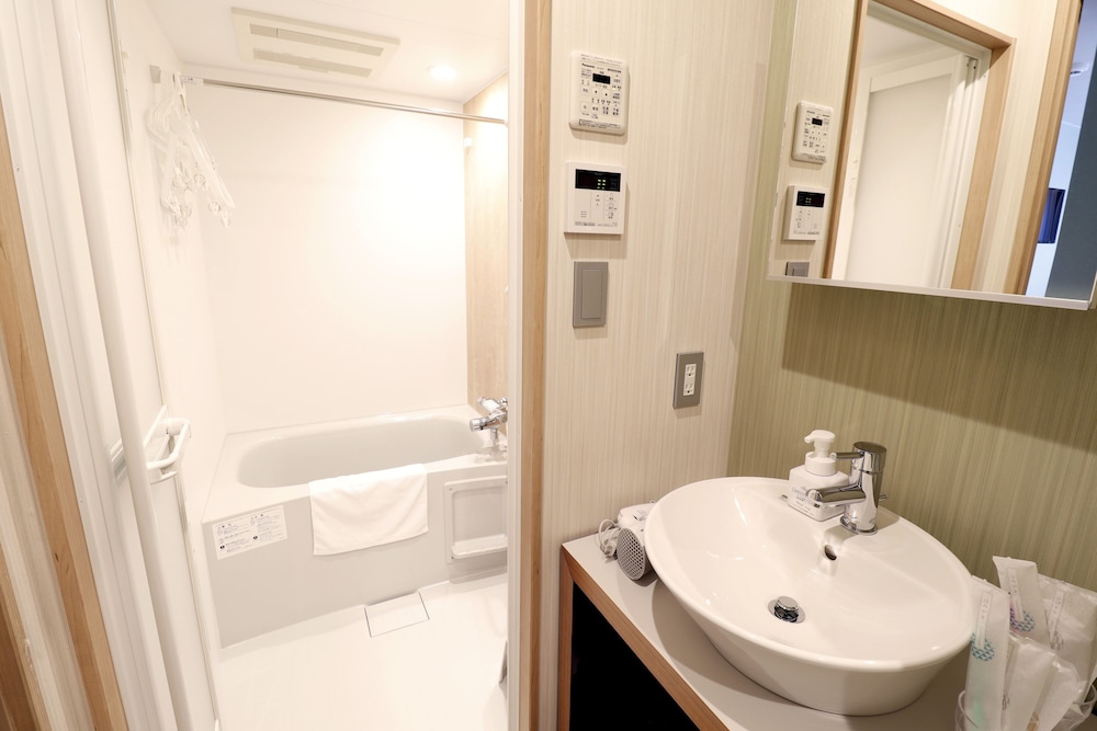 Standard Twin Room - Photo 11