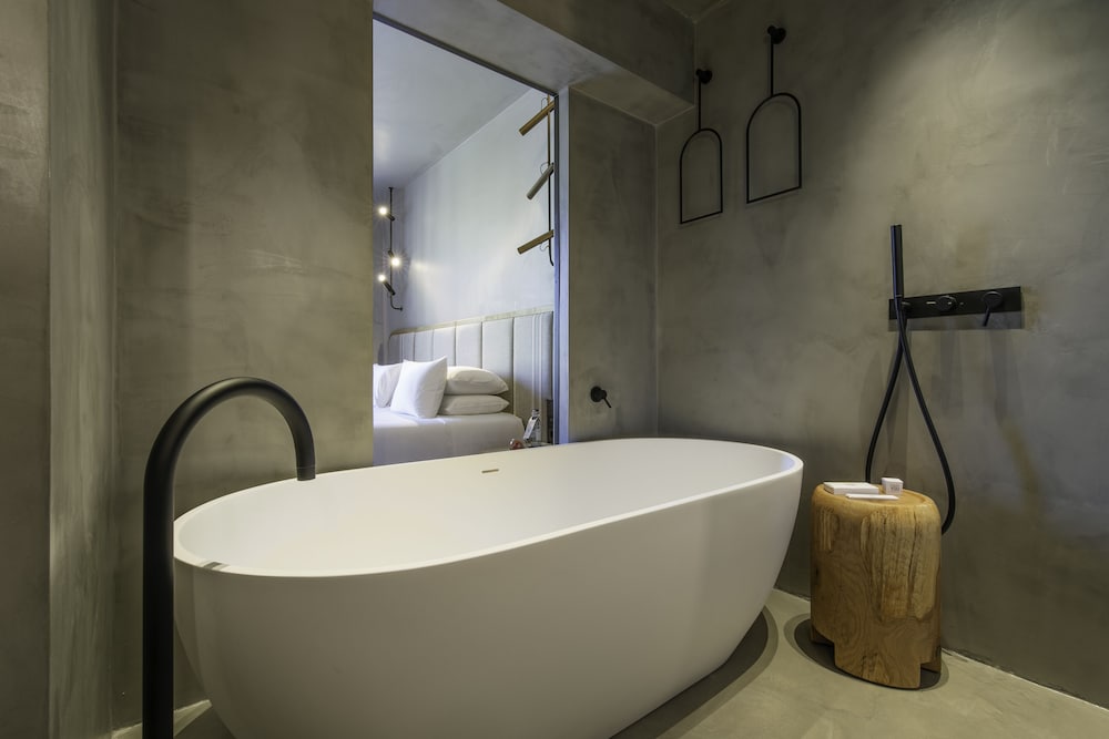 Premium Double Room Single Use (SEA) thumbnail 6