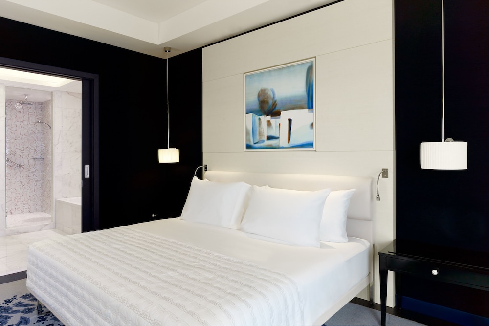 Executive Suite, 1 King Bed - Photo 1
