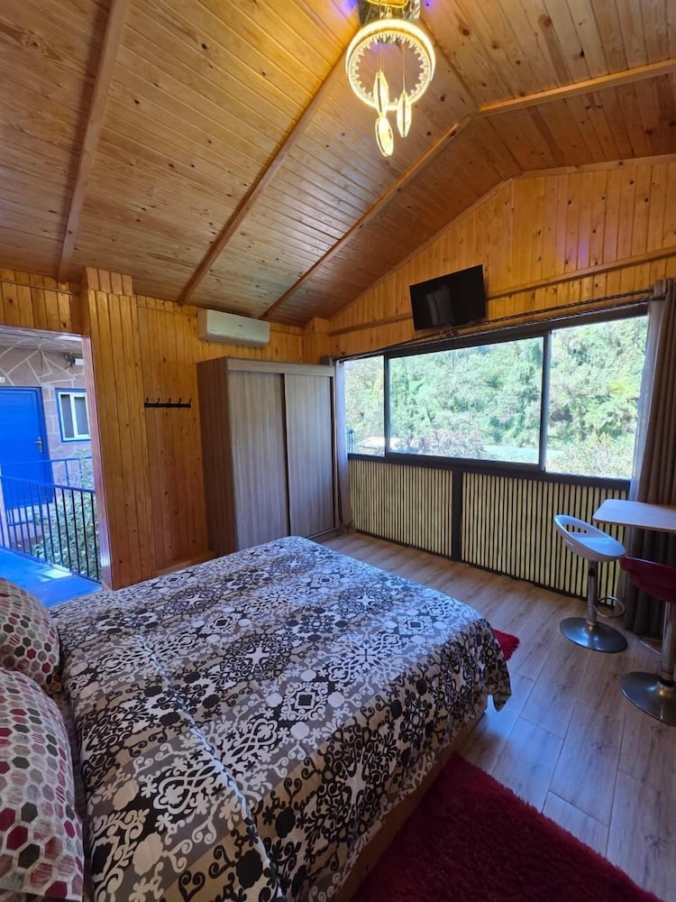 Junior Cabin photo 2