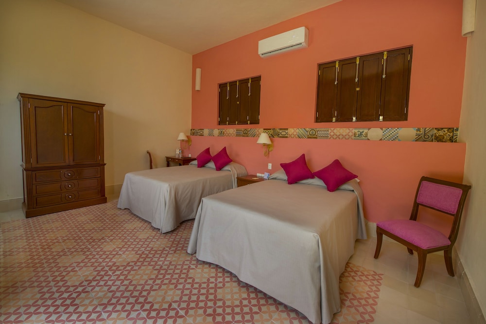 Deluxe Villa, 1 King Bed, Pool Access, Poolside - Photo 17