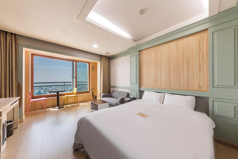Ocean Grand - Photo 4
