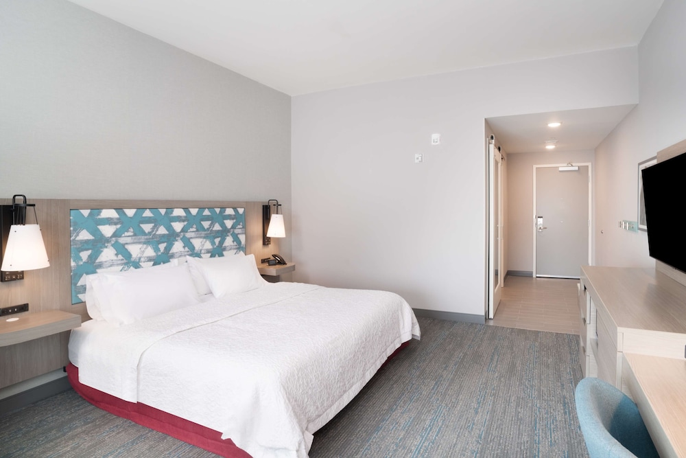 Room, 1 King Bed, Accessible (Mobility & Hearing, Roll-in Shower) - Photo 7