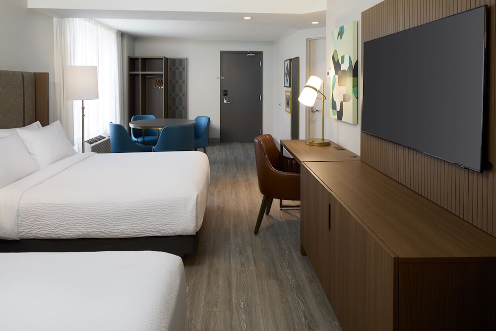 Suite, 2 Queen Beds (Walk-In Shower) - Photo 1