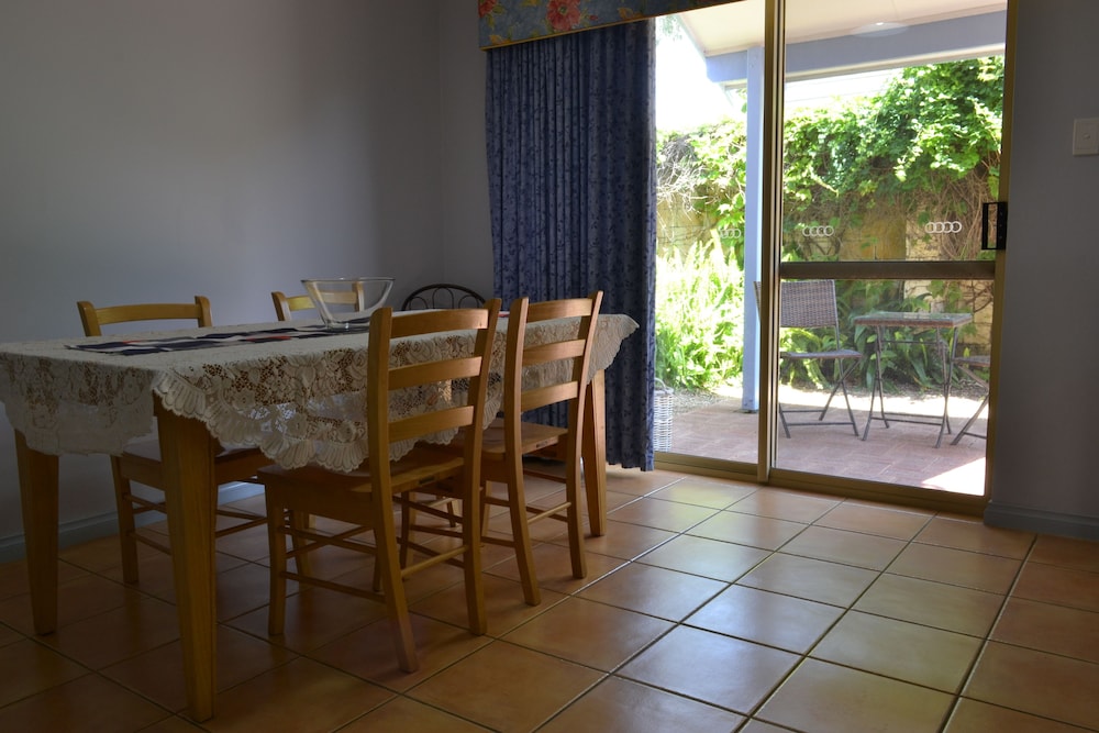 Villa with Garden View - Photo 16