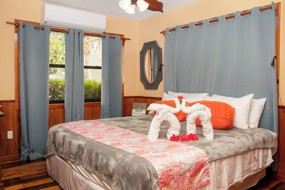 Traditional Single Room, 1 Queen Bed, Sea View, Ground Floor photo 3