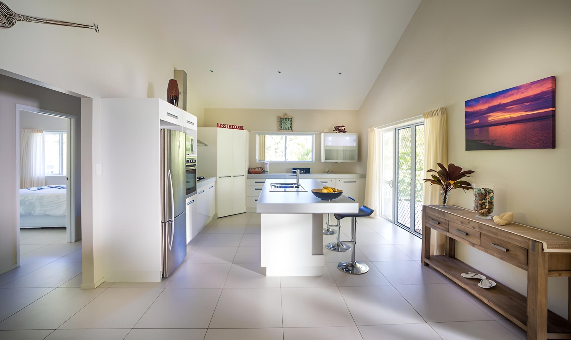 House, 3 Bedrooms, 2 Bathrooms photo 3
