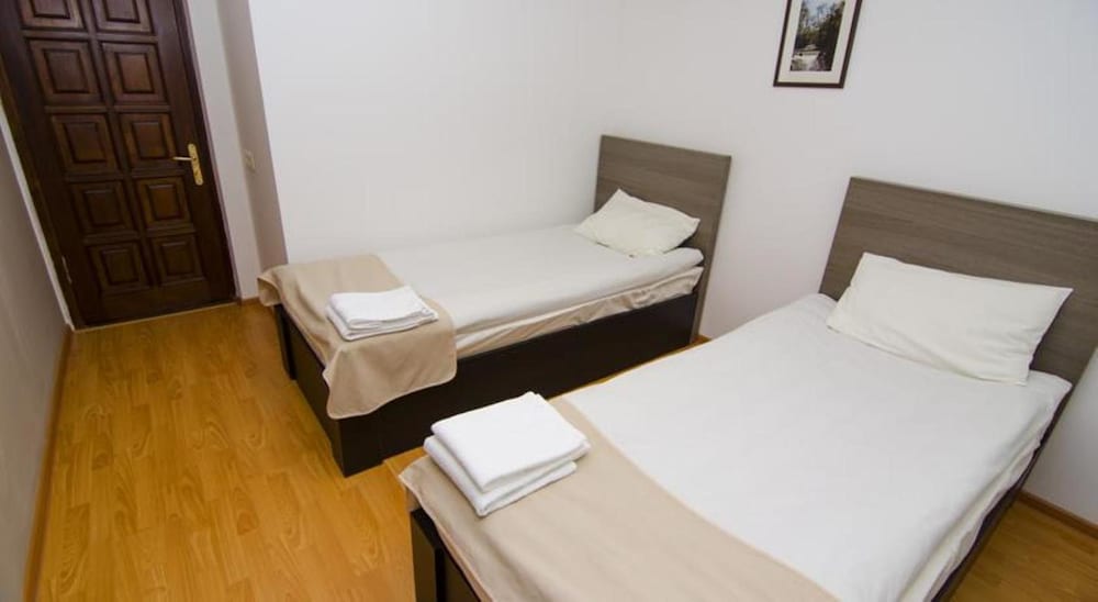 Economy Twin Room photo 3