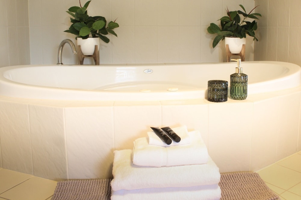The Lovers Loft (Spa Suite) photo 2