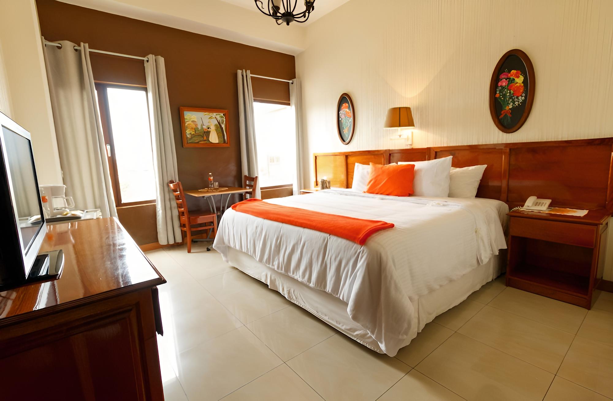 Junior Room, 1 King Bed photo 2