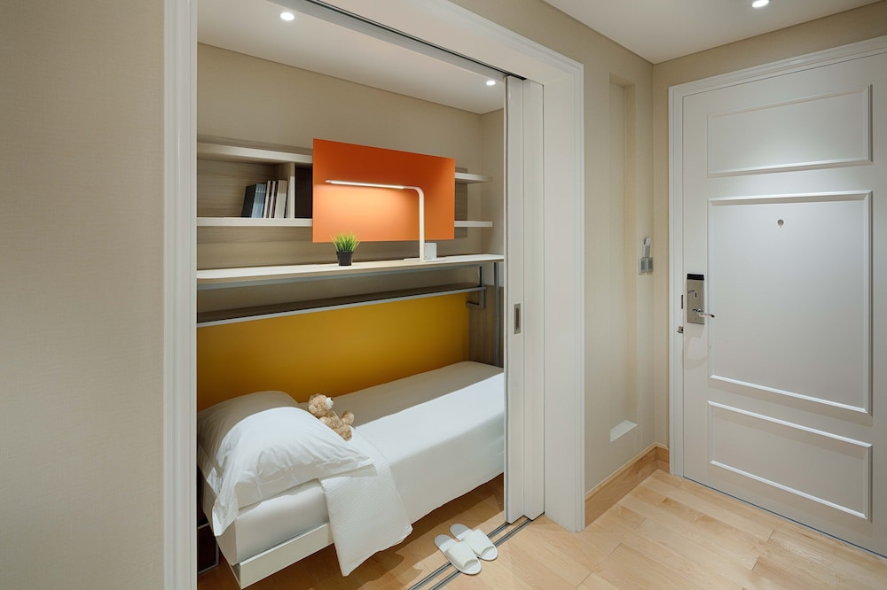Executive Suite, City View